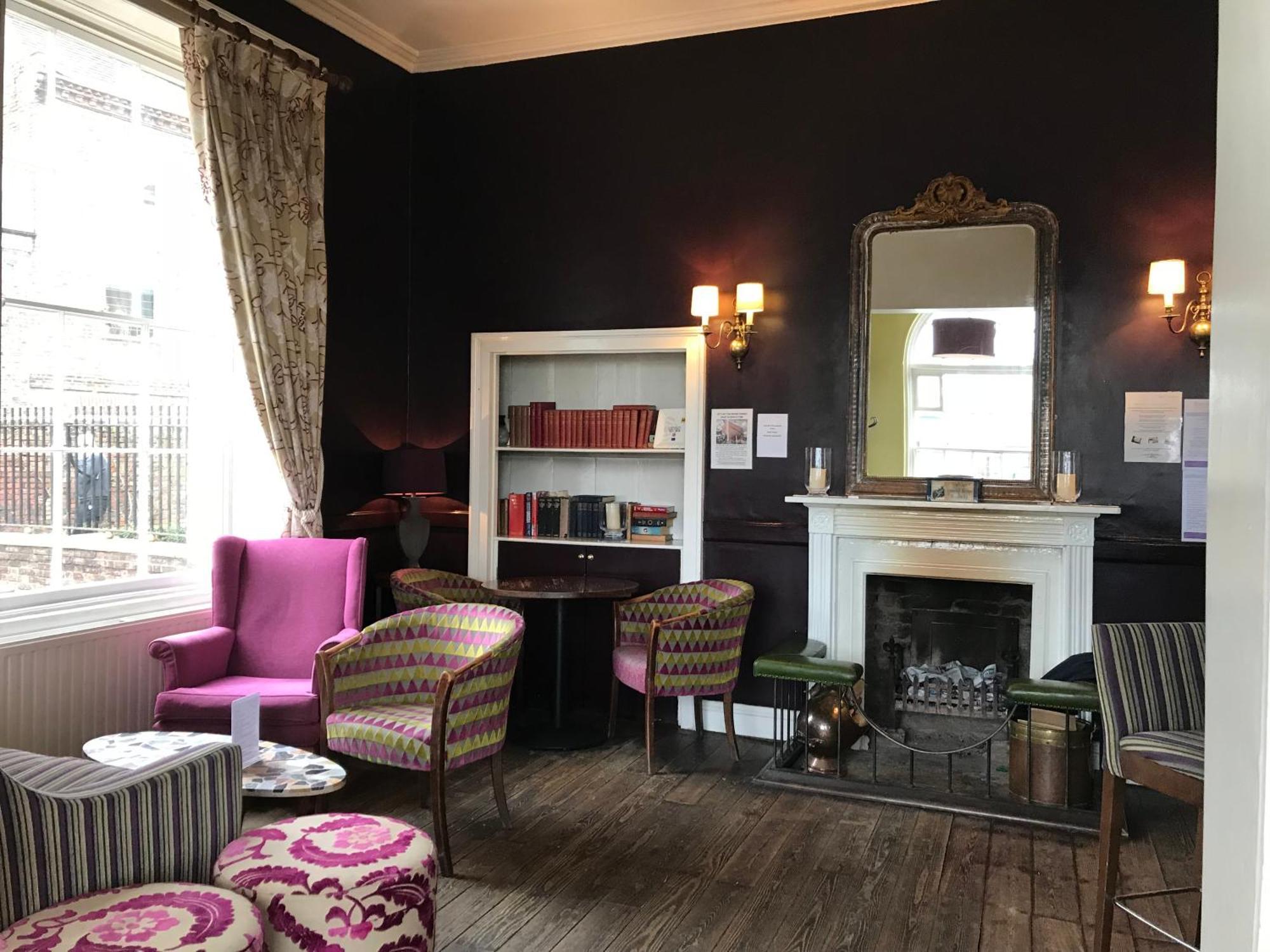 Bank House Hotel 3*