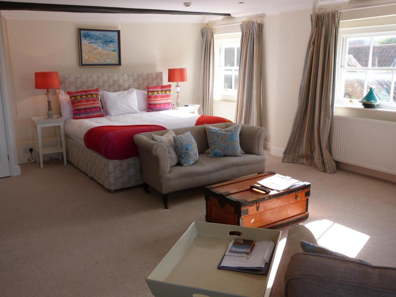 Bank House Hotel 3*